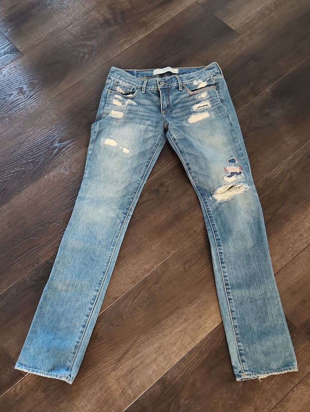 Abercrombie & Fitch Distressed Ripped Low rise  26W